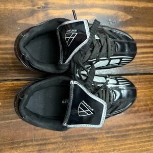 Vizari Kids' Striker Firm Ground outdoor soccer shoes in black and silver.